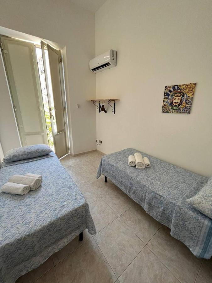 Apartamento Al Cortile Di Maqueda Palermo Exterior foto